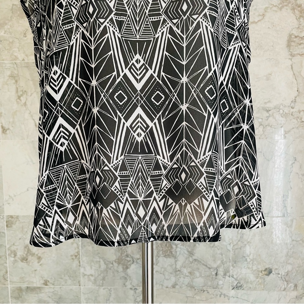 TORRID Geometric Open Back Top - Picture 4 of 9